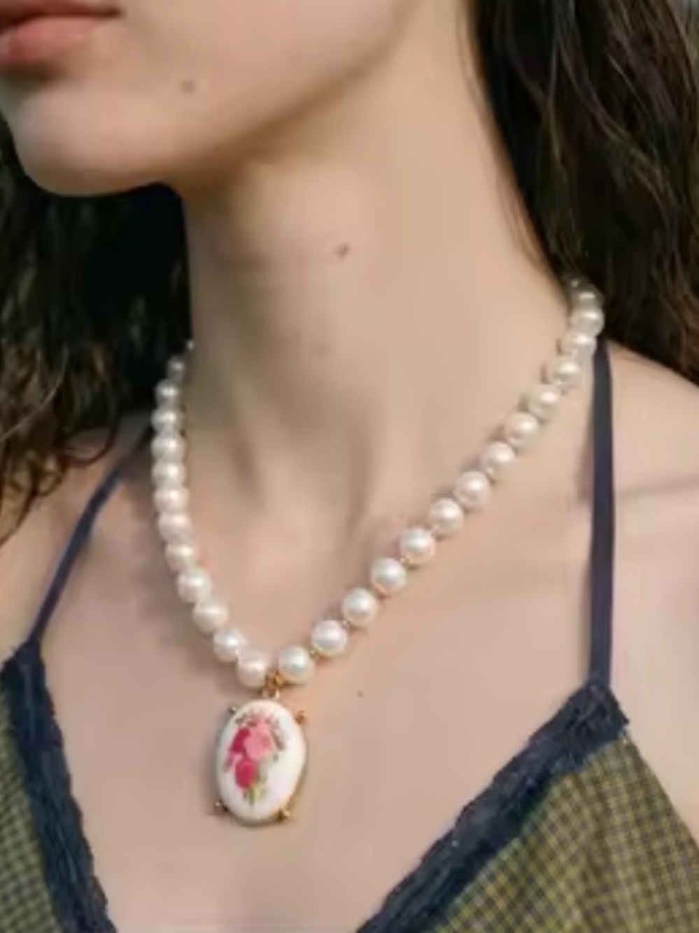 Vintage Rose Pearl Floral Gold Necklace - Picture 12 of 14